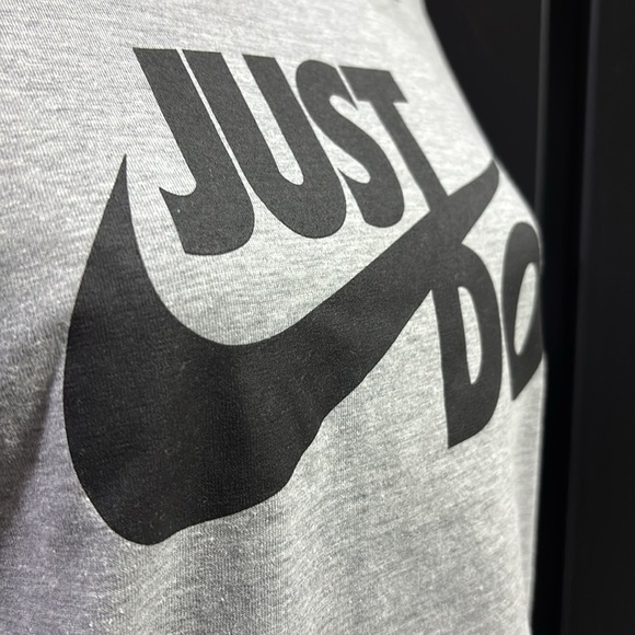 The Nike Tee Standard Fit, cotton crewneck, “Just Do It”JDI logo chest - Picture 2 of 11